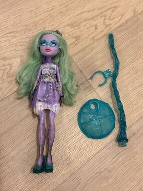 Monster High Twyla Boogeyman Haunted 2011 HTF RARE